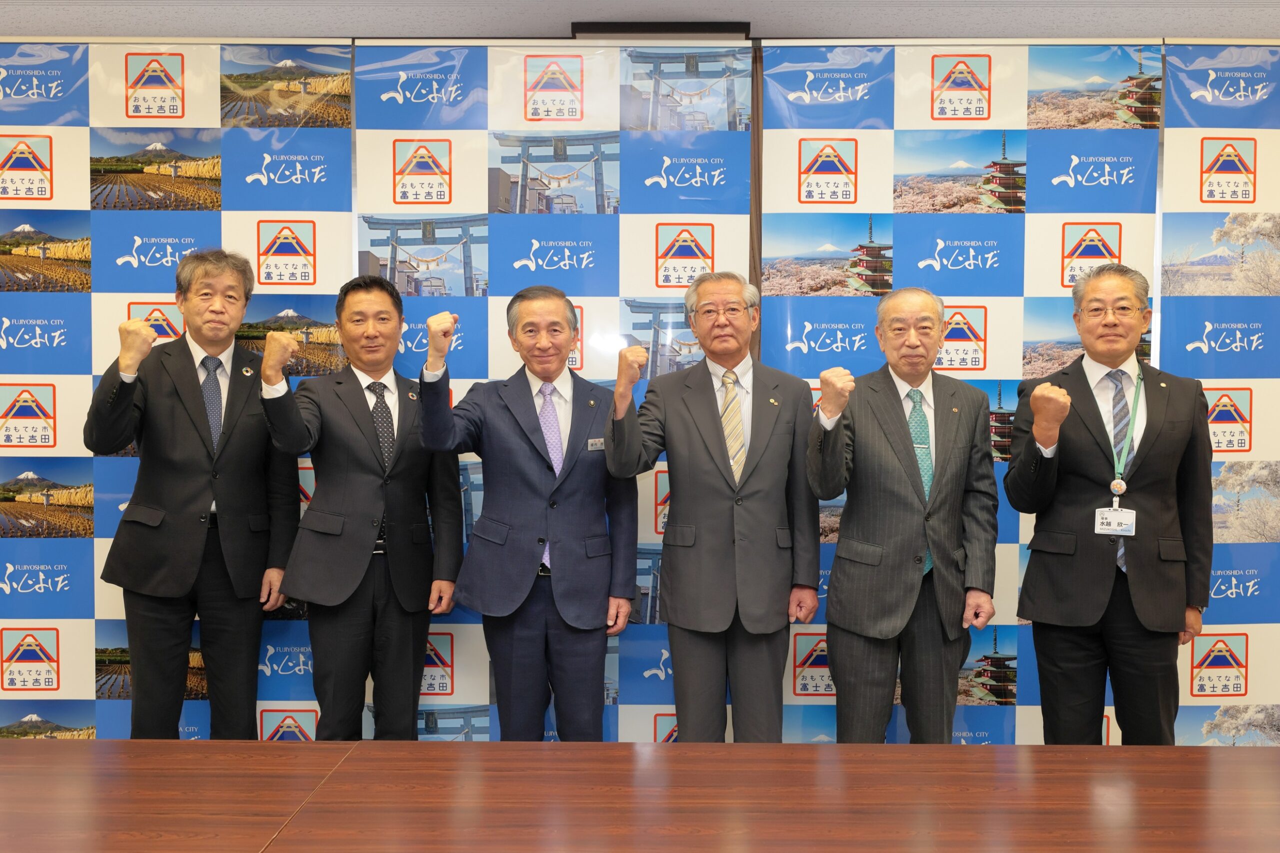 ふじよし。様 Toshifumi Kikumoto chases big bass in the snowy, frigid Hiyoshi